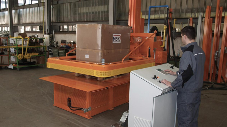 MSK Lightech - semi-automatic shrink wrapping system. Shrinking pallets for professional transport packaging
