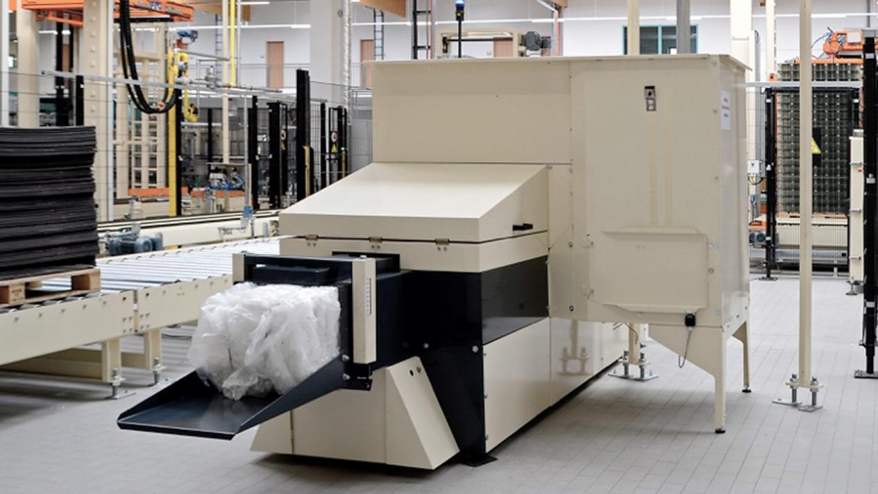 Space-saving storage utilizing baling presses after the removal of the film