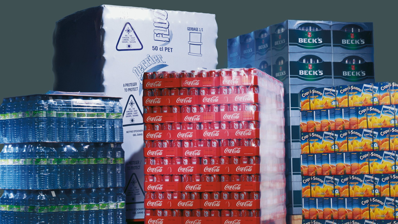 Shrink packaging systems for beverage paletts